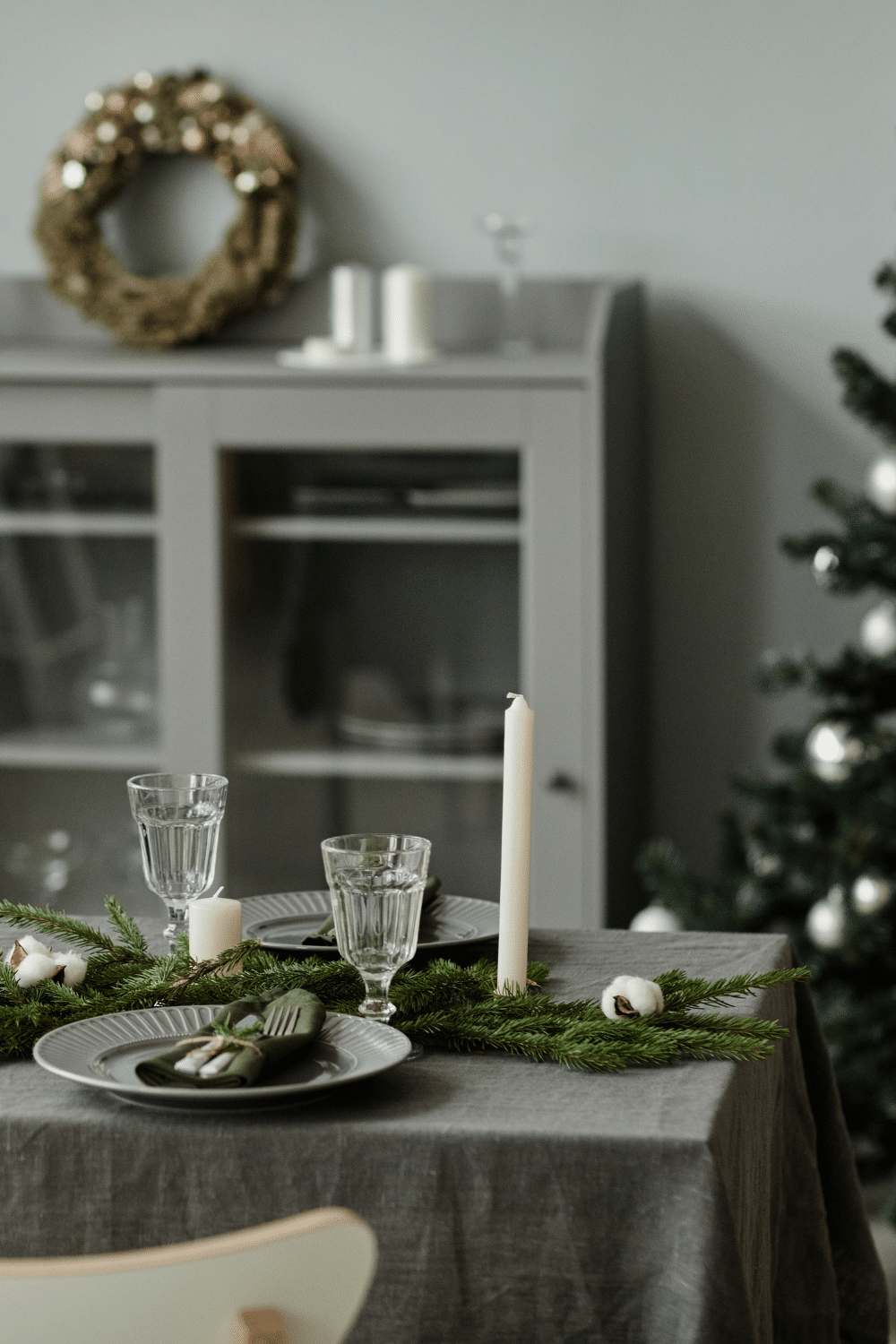 dining room holiday decor